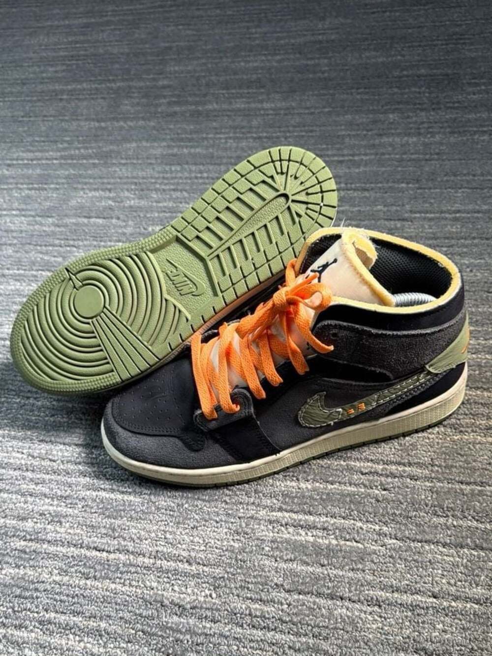 Air Jordan 1 Mid SE Craft Anthracite Sky J Light Olive